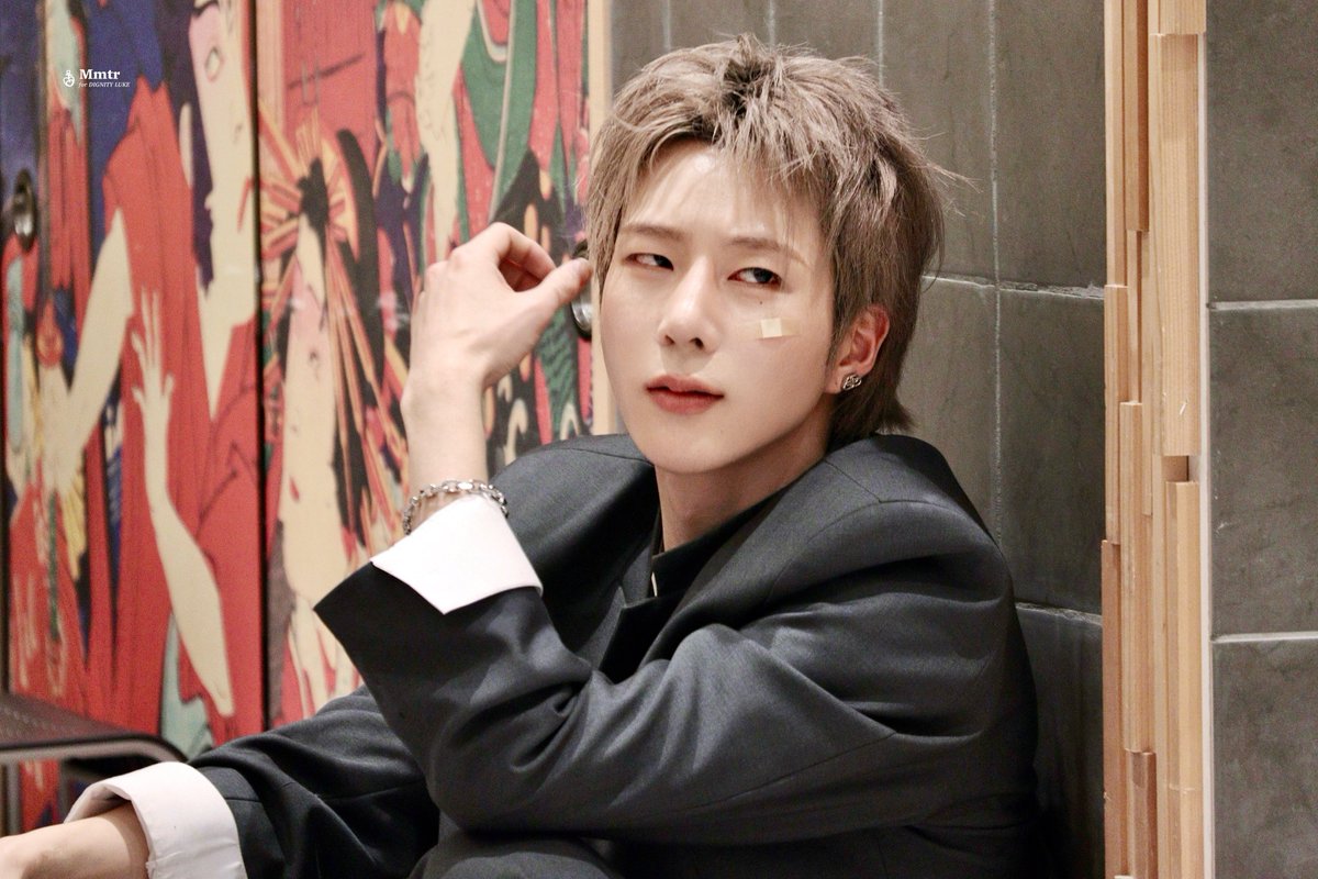 Mmtr925's tweet photo. 251229 2부
　
#디그니티 #DIGNITY #루크 #LUKE #I_Luke_you @DGNT_Official https://t.co/TcK5y4nOhp
