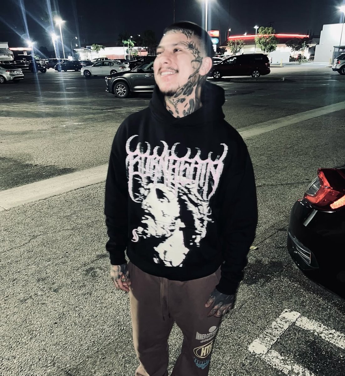 who still on this app 🤣