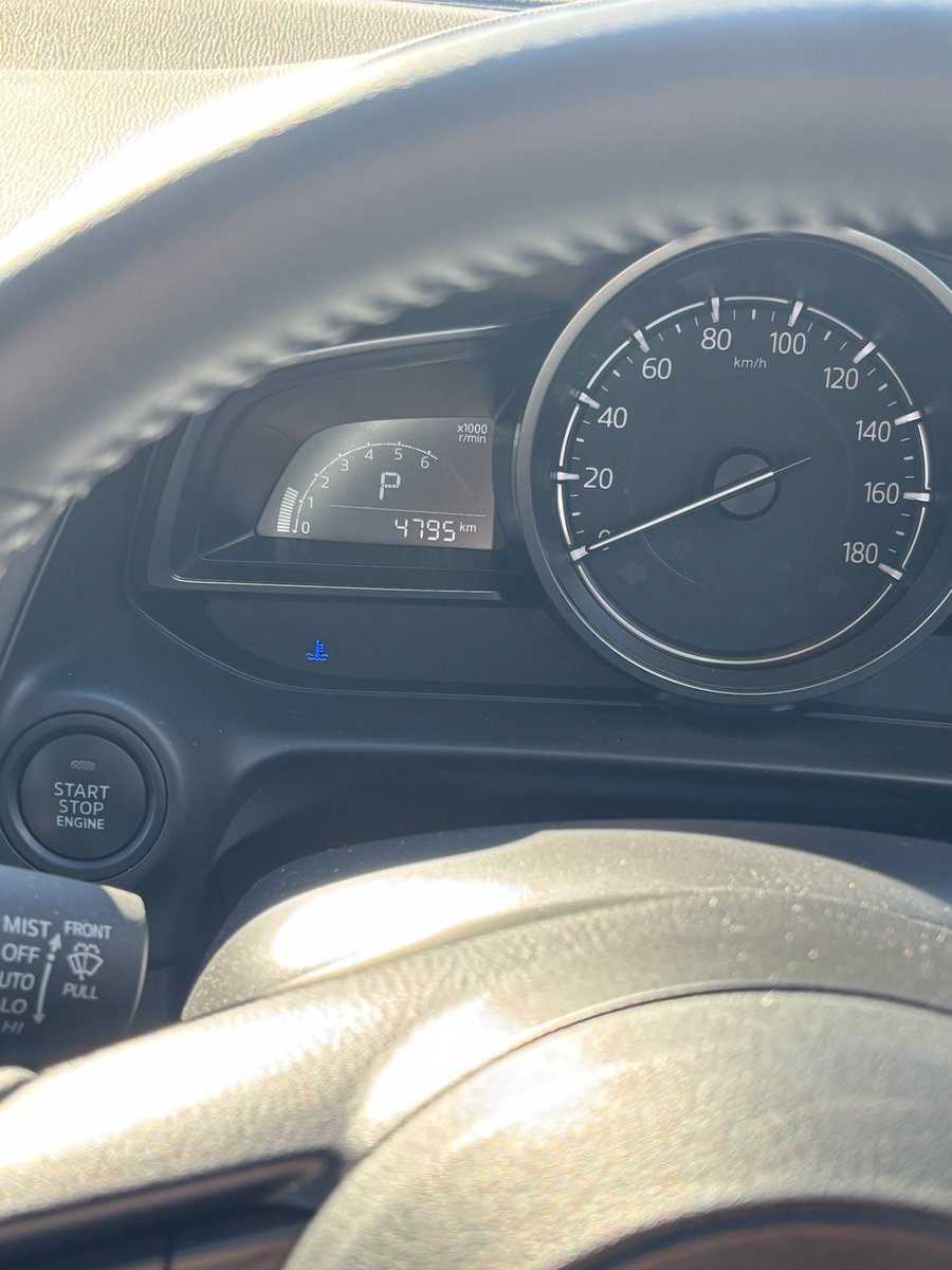 mt71447226_mt's tweet photo. 車検中〜
代車はピカピカの現行MAZDA2でした！
シートヒーター、ハンドルヒーターはこの季節ありがたい☺️

スマートエディションⅡを選択しても良かったのかもしれない https://t.co/56ALYgIpsy