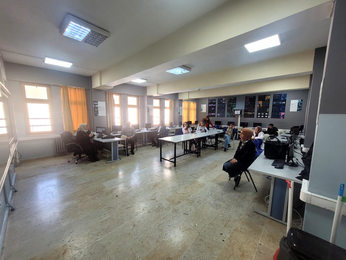 Öğretmenimiz Rahşan Zekiye Tığlı tarafından ‘eTwinning Nedir?’ konulu bilgilendirici seminer gerçekleştirildi. Katkılarından dolayı teşekkür ederiz. <a href="/tcmeb/">Millî Eğitim Bakanlığı</a> <a href="/istanbulilmem/">İstanbul İl Millî Eğitim Müdürlüğü</a> <a href="/PendikMEM/">Pendik İlçe Millî Eğitim Müdürlüğü</a> <a href="/eTwinningDestek/">eTwinning Projects Dissemination</a> <a href="/tretwinning/">eTwinning Türkiye</a> <a href="/eTwinning_ist/">eTwinning İstanbul</a> <a href="/mebyegitek/">Yenilik ve Eğitim Teknolojileri Genel Müdürlüğü</a> <a href="/TuranDgsn/">Turan DAĞAŞAN</a> 🌸