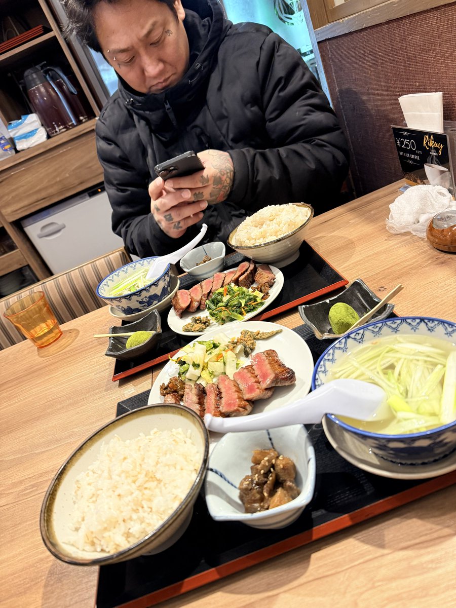 nabo66warine's tweet photo. 三連休は修羅さんと過ごします笑
なあぼうさんが言っていたので、本当に修羅さんはゲ〇なのか！？真実を確かめてみようと思います。（生還出来たらいいな…）

まずは仙台の牛タン極🐮
3日間お世話になります！
よろしくお願いいたします!!🙇🏻‍♂️

@hcZkxpyT9X6nBRq https://t.co/AuOuI8urhE