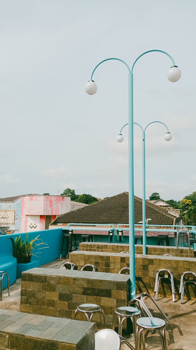 DjemariPensil's tweet image. Lama banget ya aku nggak setoran foto-foto. Ada foto lama juga yg baru sempat aku edit tadi. Seru ya motret random begini di saat isi kepala rame banget.