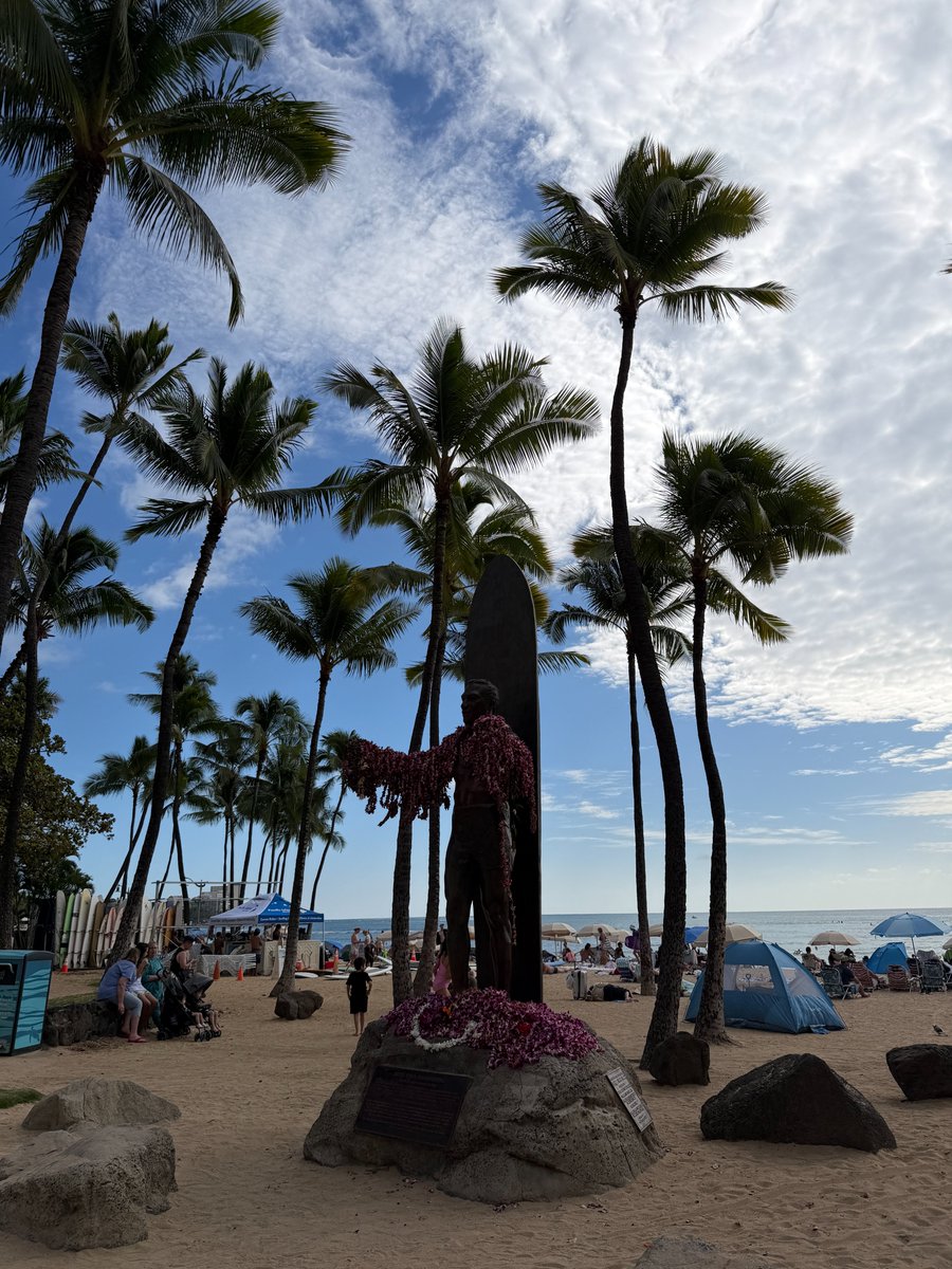 lealeahawaii's tweet image. #ハワイ からおはようございます🌺本日も素敵な一日になりますように🏄☀

#ハワイ旅行 #ハワイ好きな人と繋がりたい #ワイキキ #ワイキキビーチ #デュークカハナモク像