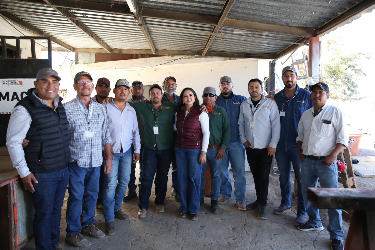 CelidaLopezc's tweet photo. Bajo el liderazgo de nuestro gobernador @AlfonsoDurazo, fortalecemos la vigilancia en el punto de inspección de Estación Don, en coordinación con @CESAVE_Sonora, CIPES, COSAES y @SENASICA, trabajamos para proteger la sanidad de Sonora. https://t.co/iM7Rc7zu5V