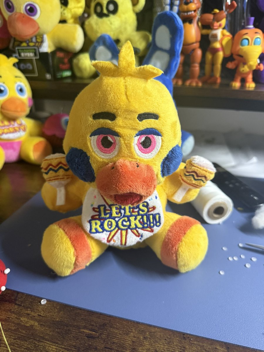 lightingtig's tweet photo. Rockstar chica jazware plush #fnaf #FNAF #FiveNightsAtFreddys #handmade https://t.co/nzGB1vPmBt