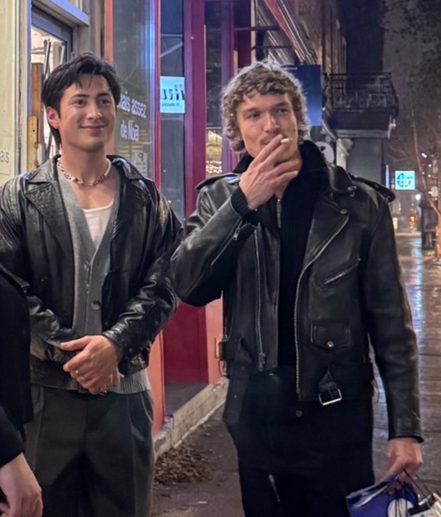 hollanderhaus's tweet photo. i need to see them both in leather jackets again PLS https://t.co/jOA3OhAYnP