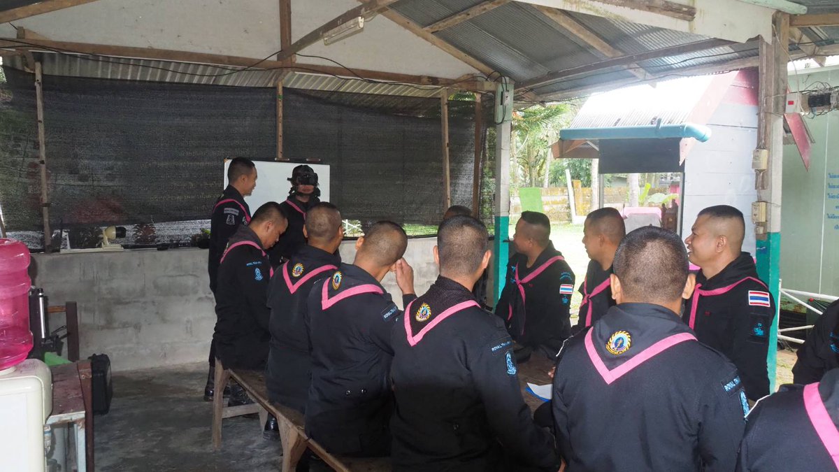 🔭ฉก.ทพ.22  ดำเนินการจัดการฝึก Unit School  ฝึกทบทวนการใช้กล้องตรวจการณ์เวลากลางคืน เพื่อให้กำลังพลมีความชำนาญ และความเข้าใจในการใช้เครื่องมือพิเศษได้อย่างมีประสิทธิภาพ ตามนโยบายของผู้บังคับบัญชา ณ ฐานปฏิบัติการ ร้อย.ทพ.2204 ม.5 บ้านม่วงหมัง ต.เมาะมาวี อ.ยะรัง จว.ป.น.