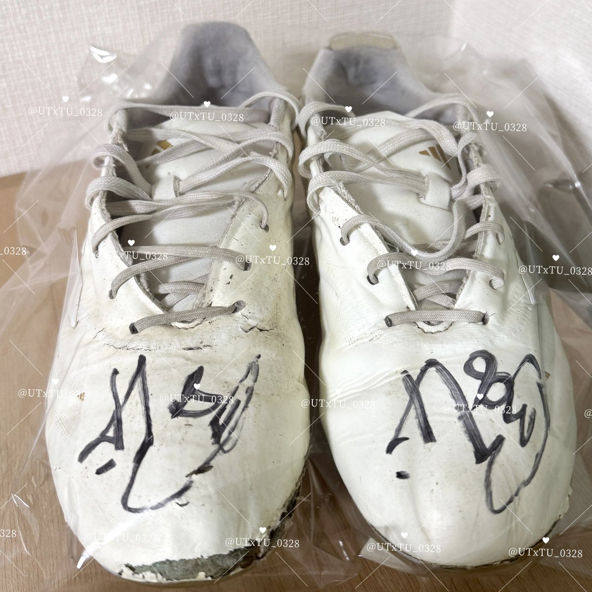 オークションで落札した啓輔さんの実着用・直筆サイン入りスパイク届い