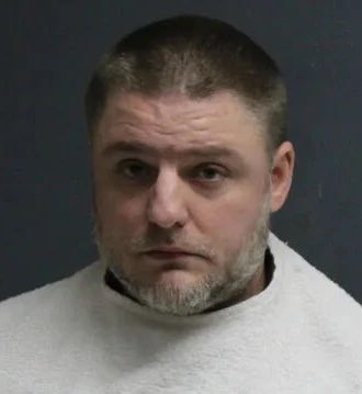 SeeRacists's tweet image. 🚨 Kansas “Pastor” Joshua Price, 37, arrested for kidnapping a 16-year-old girl at gunpoint, forcing her into his car, driving to a park, threatening her with a weapon, sexually assaulting her, and trying to record it.

She escaped by brilliantly faking a medical emergency.

Now…