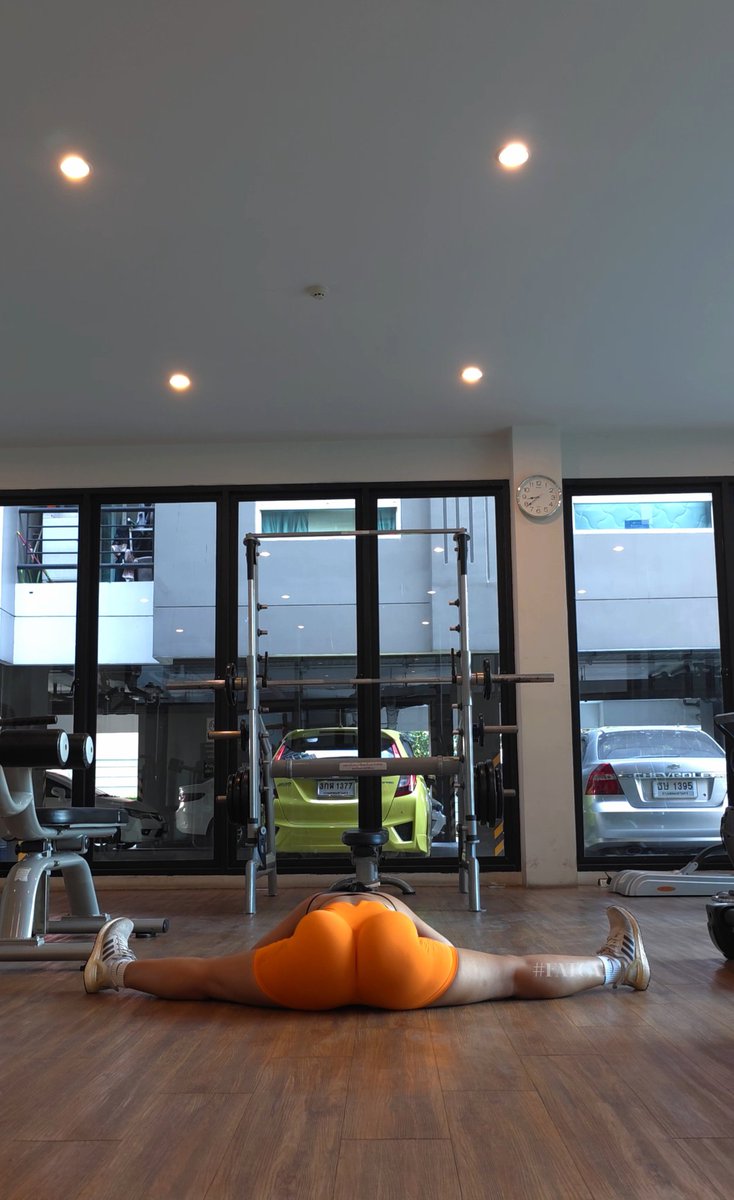 ออกกำลังกายกันเยอะๆนะ เวลามีคนมาเล่นกับใจจะได้รับไหว 🫠😅🍑🐈‍⬛️ วันนี้เป็นไอ้ส้มฮะ 🐈 #workout #fwb #skinship #morning