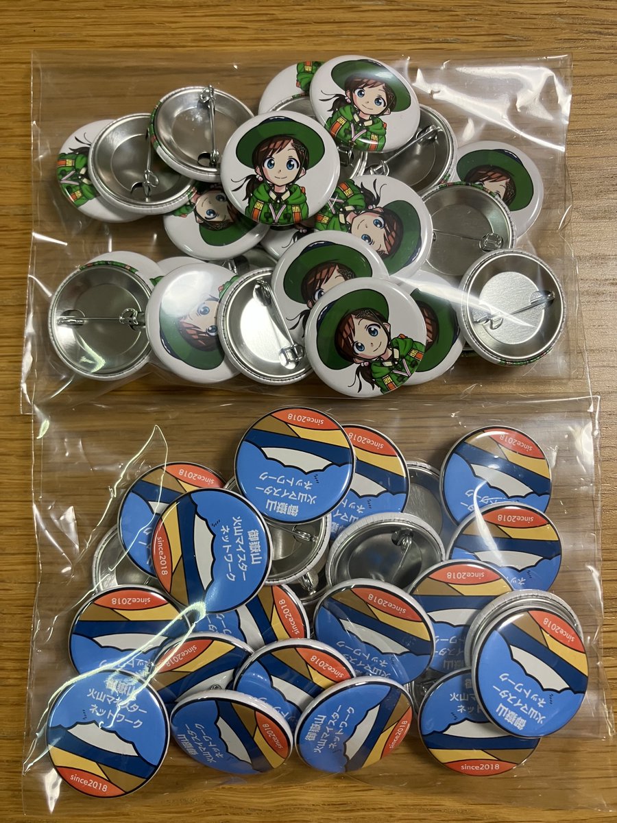 ovm_network's tweet photo. @secondpress_us さんで缶バッチを注文しました📲

とても簡単で単価もリーズナブル👍

O.V.M.N.のロゴと私の２種類です🌟

今回は試作ですので販売用ではありません😭
とりあえずO.V.M.N.のベストに付けてみよう。
うんいい感じ❤️

まずはマイスターのみなさんが喜んでくれたらいいな💕 https://t.co/Sc7mn8SSgy
