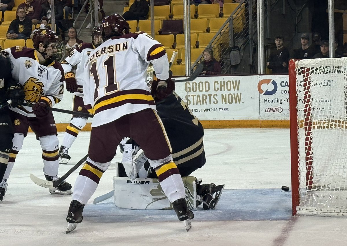 After one period of play in Duluth, MN it’s <a href="/TheNCHC/">The NCHC</a> <a href="/UMDMensHockey/">UMD Men's Hockey</a> 4 and <a href="/LULionsHockey/">Lindenwood Hockey</a> 2! <a href="/NCAAIceHockey/">NCAA Ice Hockey</a> <a href="/collegehockey/">College Hockey Inc.</a> <a href="/CollegeHockeyW/">College Hockey West</a> <a href="/ITHSWPeter/">ITHSWPeter</a> <a href="/ITHSWPaul/">ITHSWPaul</a> <a href="/ITHSWScott/">ITHSWScott</a> <a href="/ithswpodcasts/">ITHSW Podcasts</a> <a href="/ITHSWTom/">ITHSWTom</a> <a href="/NickMaxsonPxP/">Nick Maxson</a> <a href="/smarsh91/">Steven Marsh 🇺🇸 🥇</a>