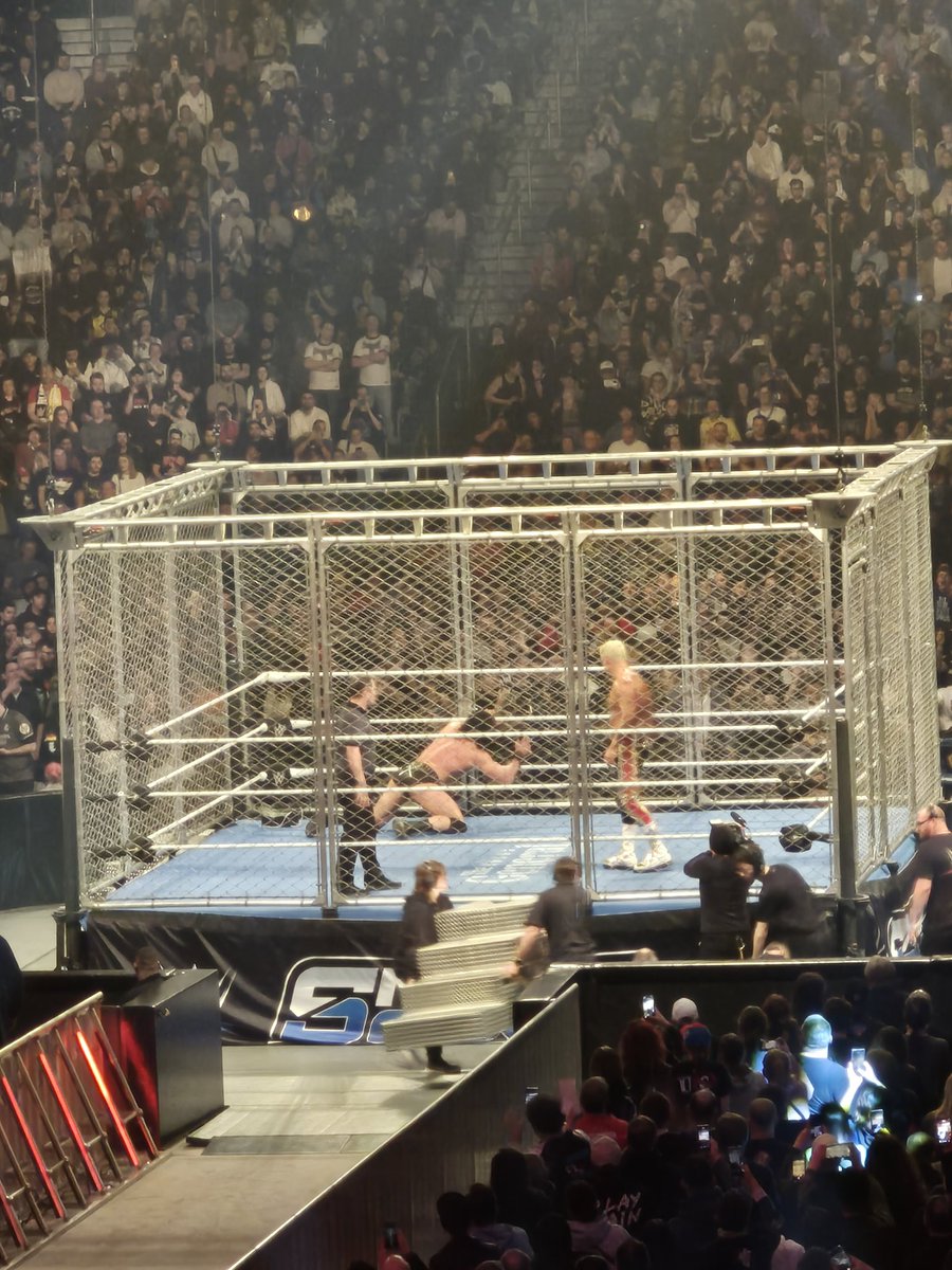 legends_luke's tweet photo. So einen heftigen Moment live zu erleben war echt Bockstark💪🏼
OHHHH DREW MCINTYRE 🔥🔥🔥
#SmackDownBerlin
#SmackDown https://t.co/4eqjOTdbe8