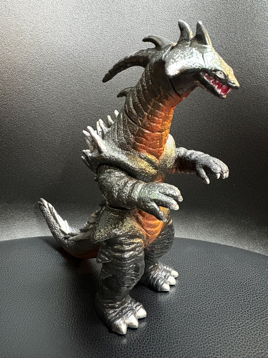 オクトサイバー さんの、#ガモス。明確に大量の人や宇宙人を襲って命を