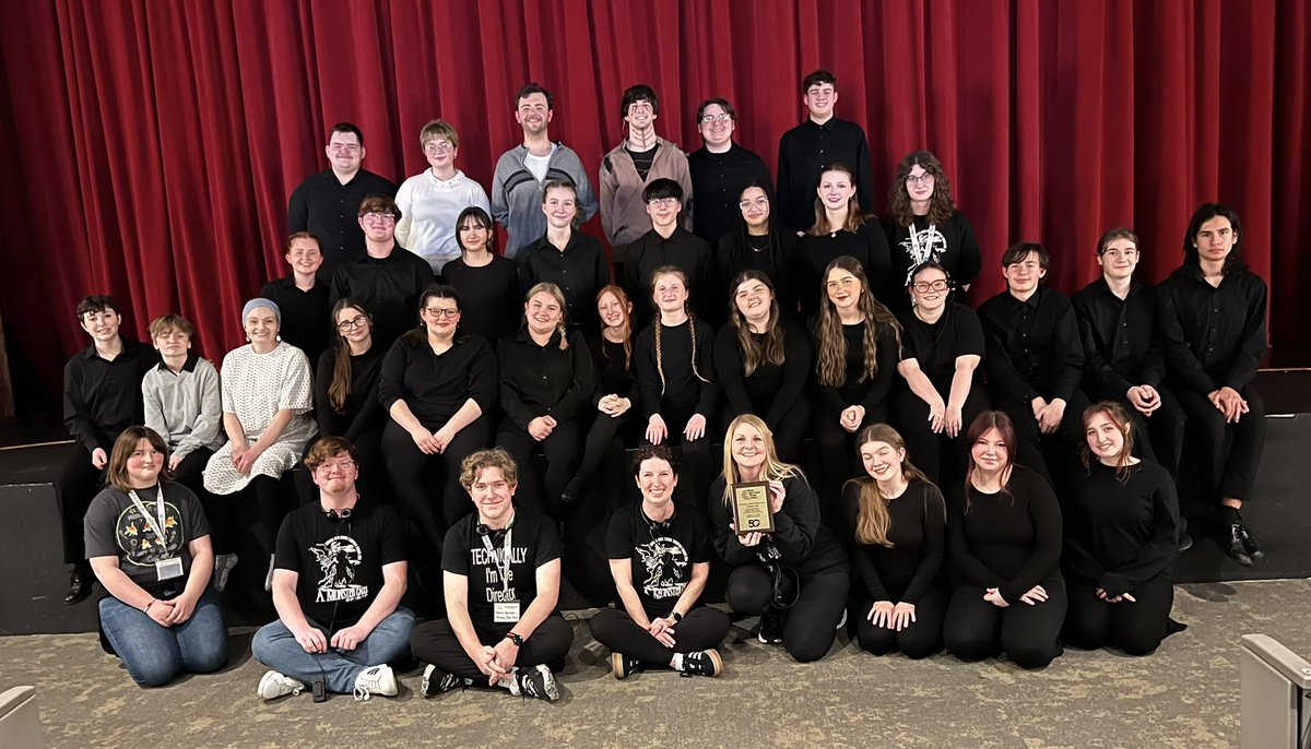 RHS_Shells's tweet photo. Great night for the cast &amp; crew of “A Monster Calls”! A standing ovation and some well-deserved recognition from The Illinois High School Theatre Festival at ISU! #GoShells #RoxanaProud #ShellPride #AboveTheLine 🔱 https://t.co/LCW8K31xvq