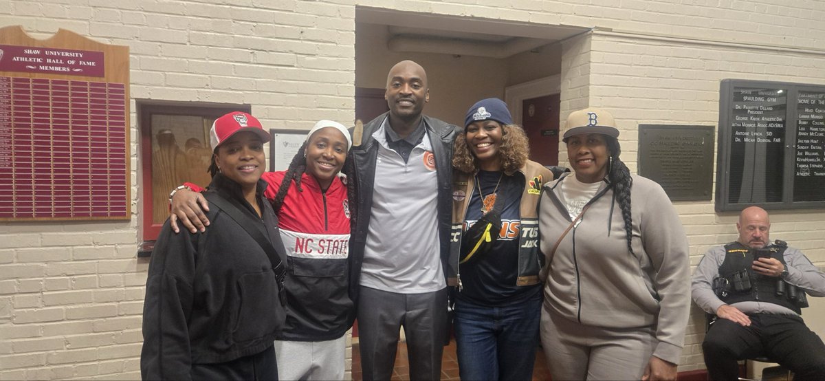 Julius Hodge tweet media