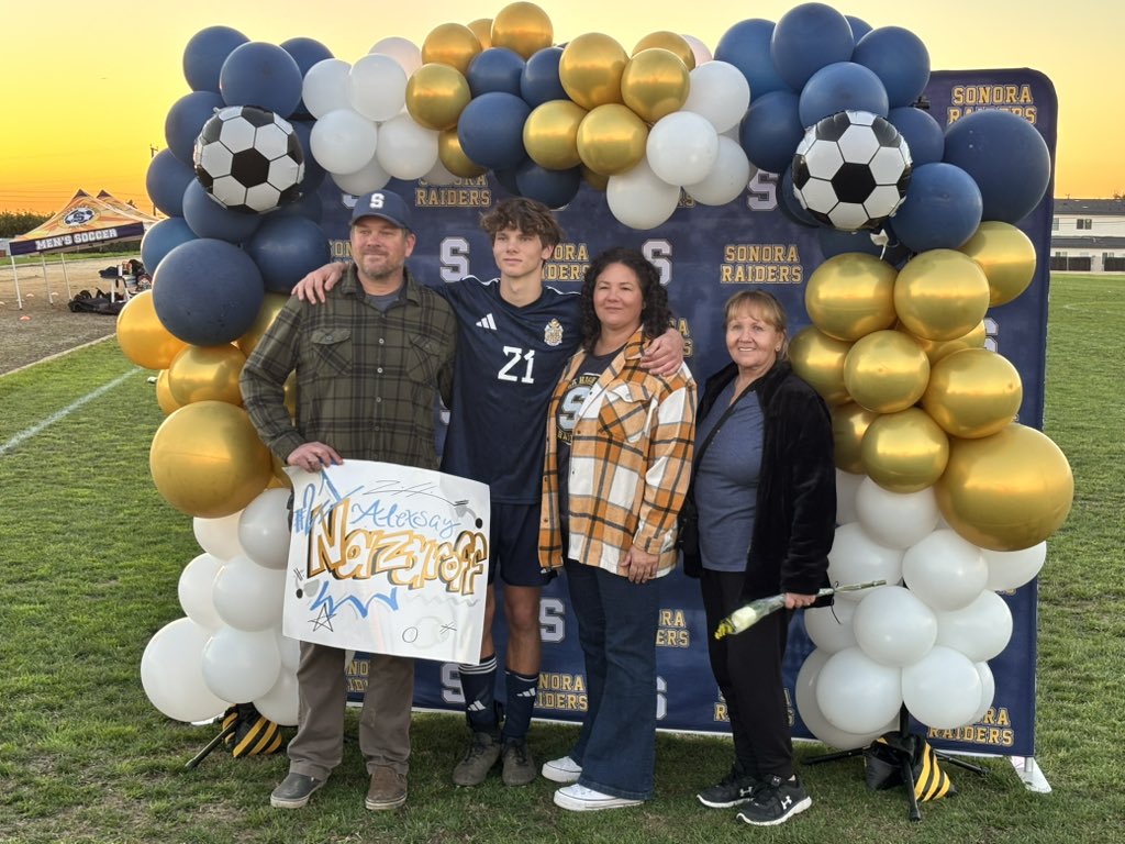 sonoraraiders's tweet photo. Final Score - Boys Soccer - Sonora 2, Esperanza 0

Raiders remain undefeated (3-0) in Freeway League play after a methodical victory at home on Senior Day. Go Raiders!

@SGVNSports @James_Escarcega @ocvarsityguy @ocvarsityguy @fjuhsd https://t.co/c4RdQ07fgr