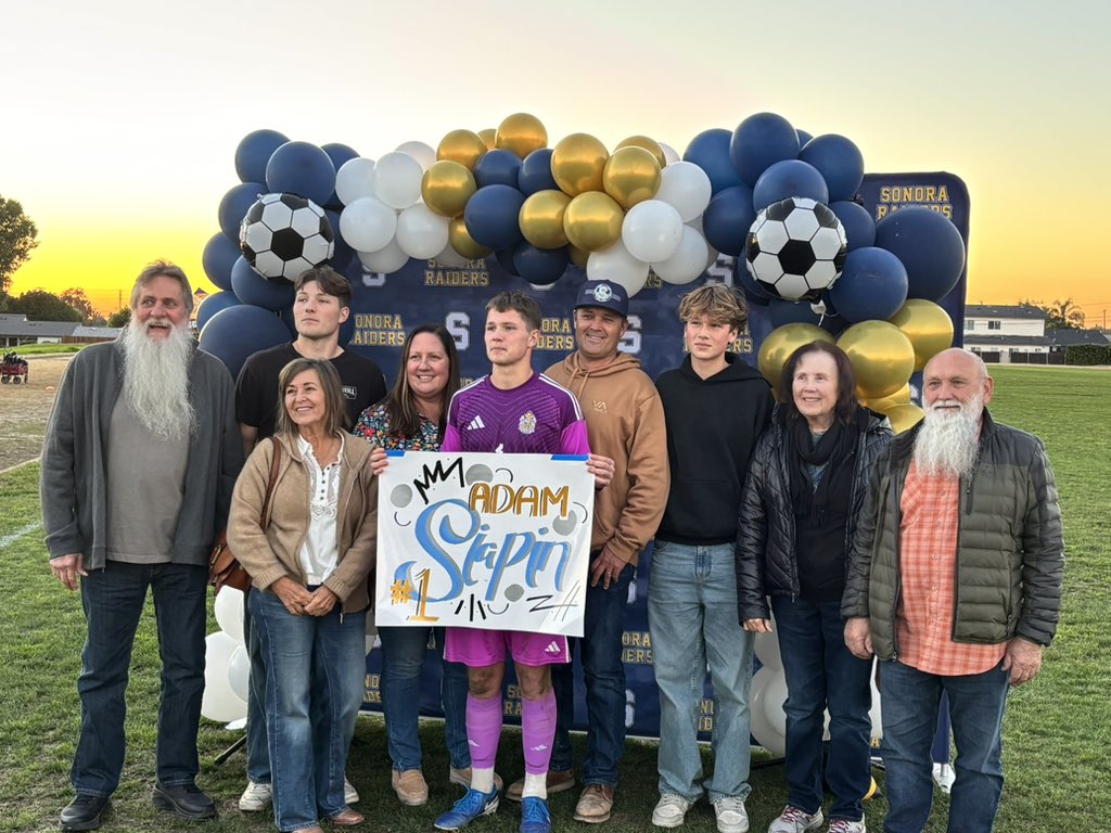 sonoraraiders's tweet photo. Final Score - Boys Soccer - Sonora 2, Esperanza 0

Raiders remain undefeated (3-0) in Freeway League play after a methodical victory at home on Senior Day. Go Raiders!

@SGVNSports @James_Escarcega @ocvarsityguy @ocvarsityguy @fjuhsd https://t.co/c4RdQ07fgr
