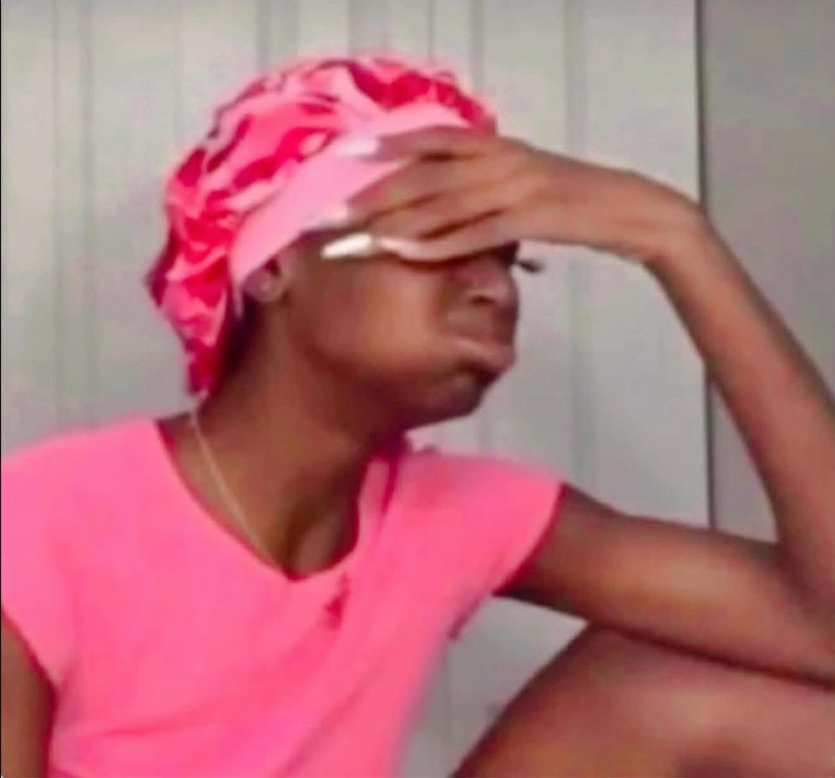 Callunc's tweet image. Me in the Job interview : “I work very well under pressure”

Me under pressure