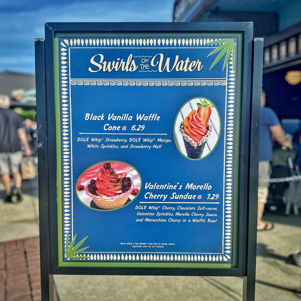 TuckBeck's tweet image. Guys!!! Checkout this BRAND NEW Black Vanilla Waffle Cone at Swirls On The Water, exclusively only found at Disney Springs!!! 🙌🏼🙌🏼🙌🏼
.
#DisneyBlogger #SwirlsOnTheWater
#TuckDoesDisney #DisneySprings
#WaltDisneyWorld #Disney ✨
