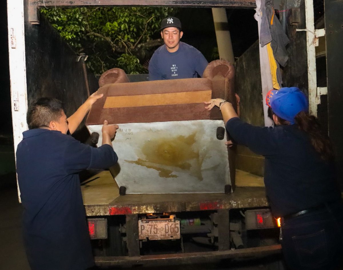 Seguimos respondiendo a las necesidades de la población. 💪🛋️
Hoy realizamos un servicio especial de recolección de voluminosos en Ciudad Satélite.

¿Tienes sillones, camas u otros muebles que ya no utilizas?
Contáctanos y coordinamos el retiro:

📲 7129-4301 | 📞 2535-5636