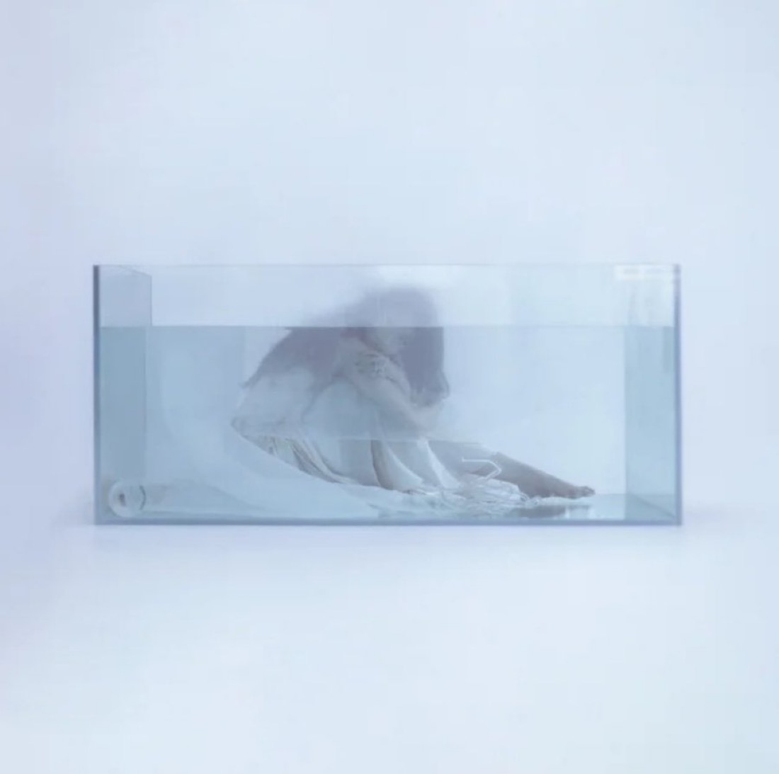 PopBase's tweet image. One year ago today, Huh Yunjin released her self-composed song ‘jellyfish.’