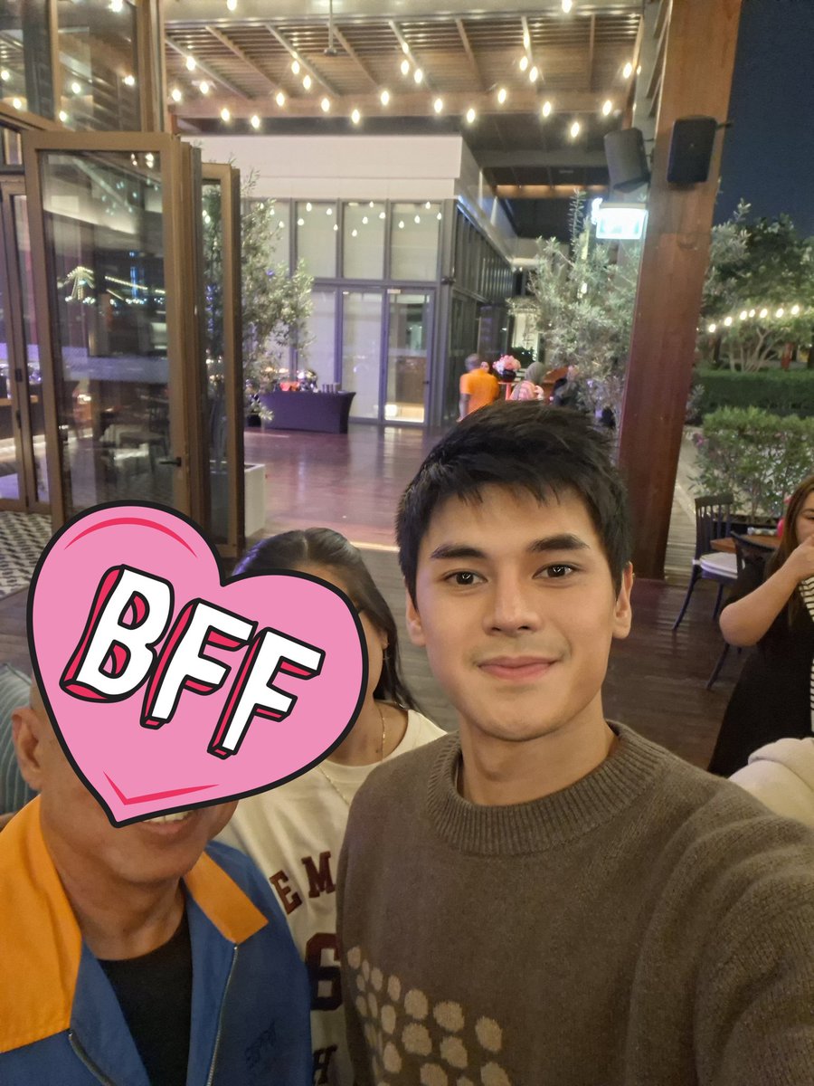 doriepv's tweet photo. Sabi ko Dust papic kami ng asawa ko, ay hello po kuya.
Me: pwede ikaw na magselfie, di ako sanay sa ganito pose.
Thank you Dudu. @dustinyuu 

MARHABA DUSTBIA SA DUBAI
UAE WELCOMES BDV https://t.co/B3t1X2jSTz