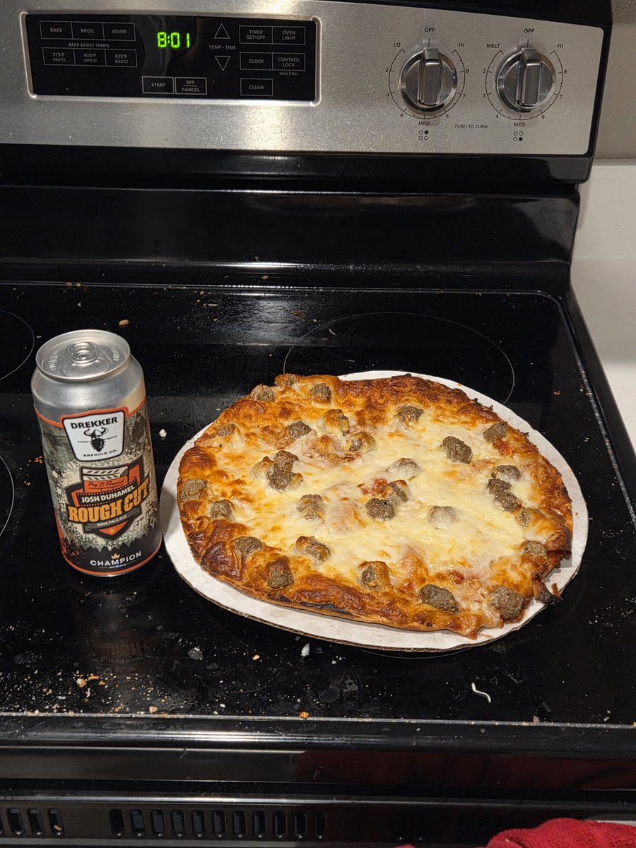 twinsguy08's tweet photo. @KFAN1003 @MeatSauce1 @7thavenuepizza Congrats to @MeatSauce1 on his @InitialsGame win! CFP semifinal game along with a meatball pepperoni pizza from @7thavenuepizza and a @joshduhamel ipa from @DrekkerBrewing for dinner. Kicking off the weekend on a good note! https://t.co/oqQQMa5kx0