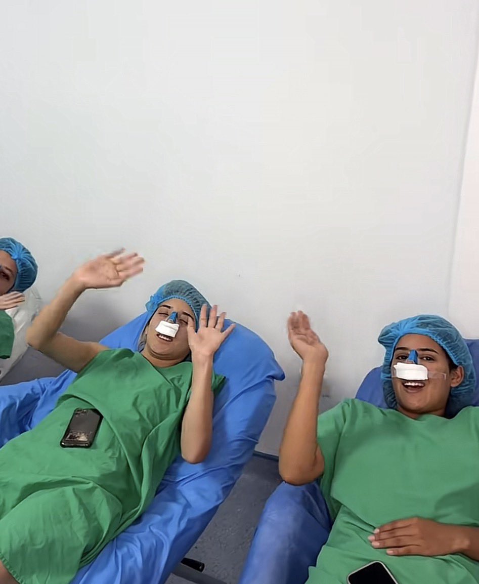 marditamujerofe's tweet photo. Silvia, Clara y tesorito en diciembre. https://t.co/COnn7c30Ly