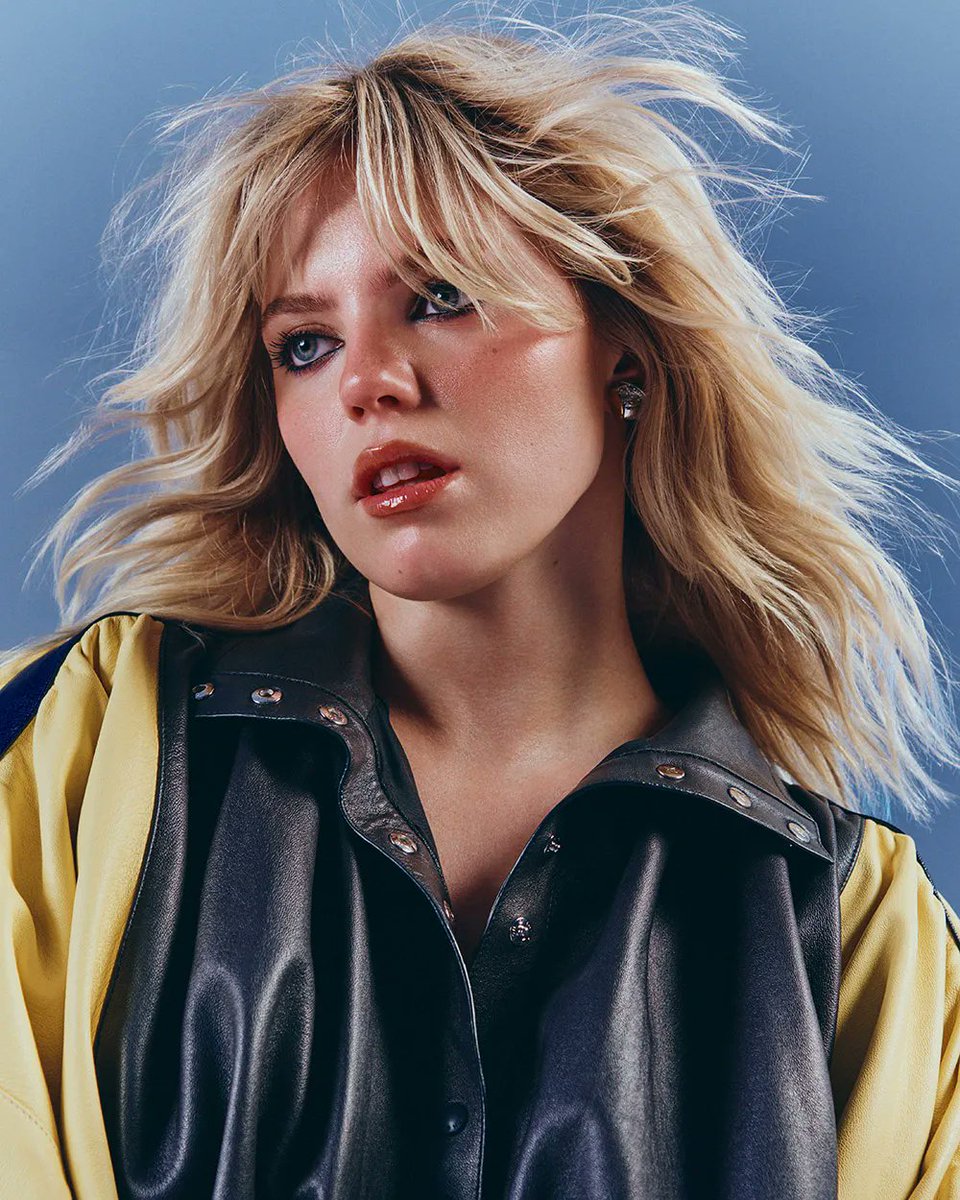 PopBase's tweet image. Happy 26th birthday to the talented Reneé Rapp.