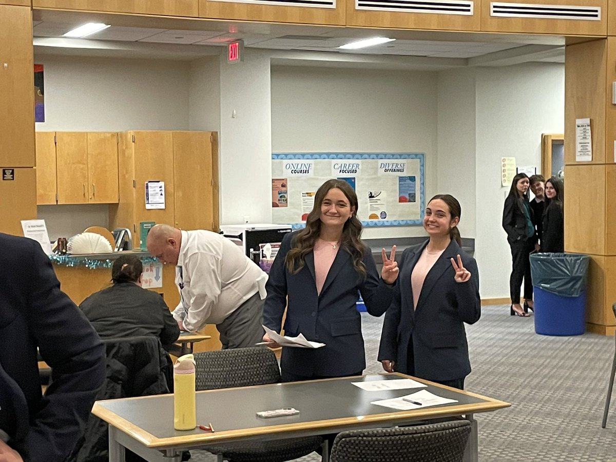 TMHS_DECA's tweet photo. And some pictures from TMHS DECA Alimni Appreciation &amp; Practice Night last night! https://t.co/c7A6T5Gfun