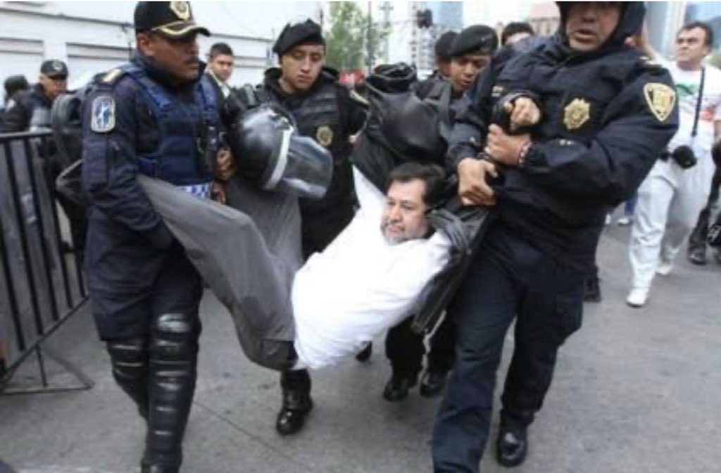 deniseramosm's tweet image. Sin hueso 🦴/ Con hueso 🦴