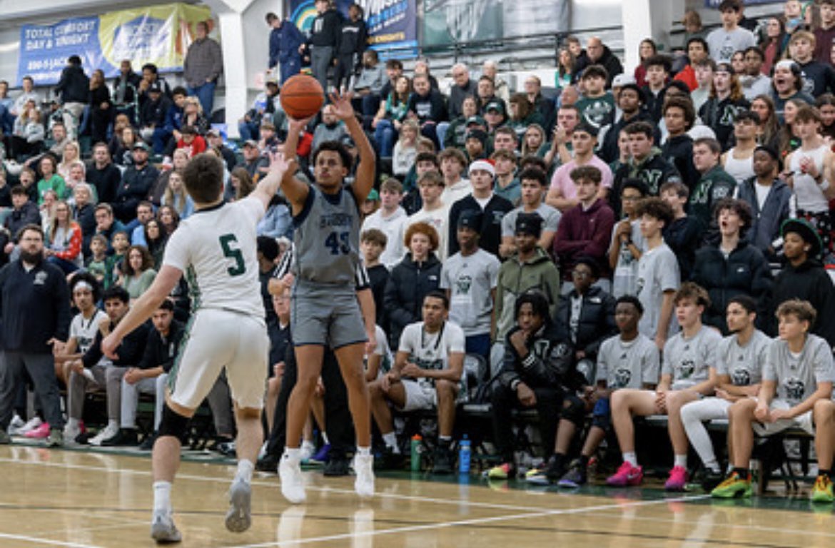 HudsonHoops_'s tweet photo. Big time road win by @HudsonHoops_ tonight. Great effort by both teams and student sections! Hudson 63 Solon 59. The Explorers were lead in scoring by  Jayden Carlton 20, Hayden Lipinski 16, and Nathan Judy 15. Fisher Zappone iced the game with 2 big free throws! @HudsonOHSports https://t.co/JdBqMt3u8X