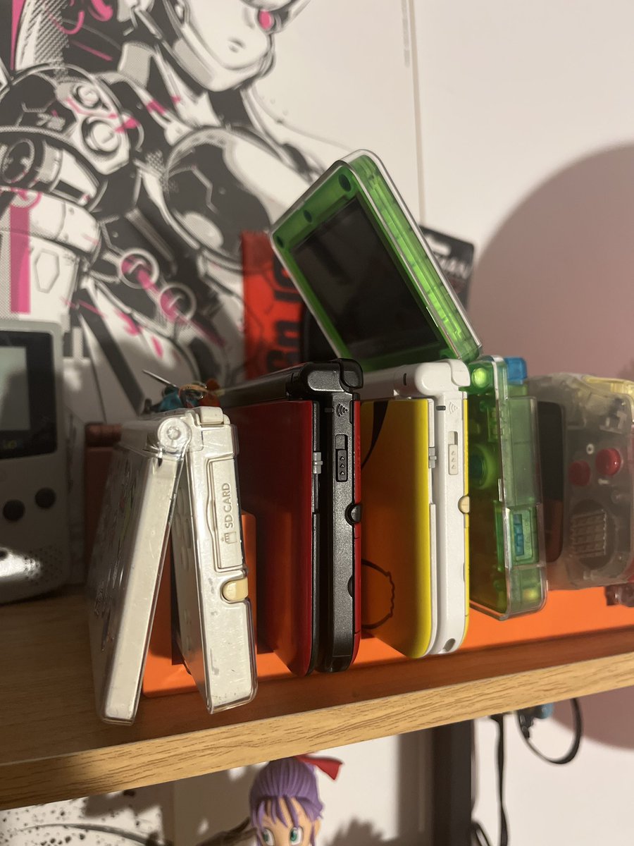 Just printed myself a display holder for my hendhelds