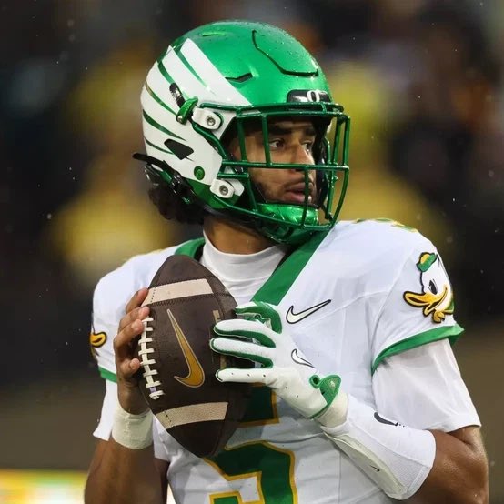 Al Medio tiempo

- Fernando Mendoza: 3 Touchdowns
- Dante Moore: 3 Perdidas de balón

Creo que todo se está aclarando