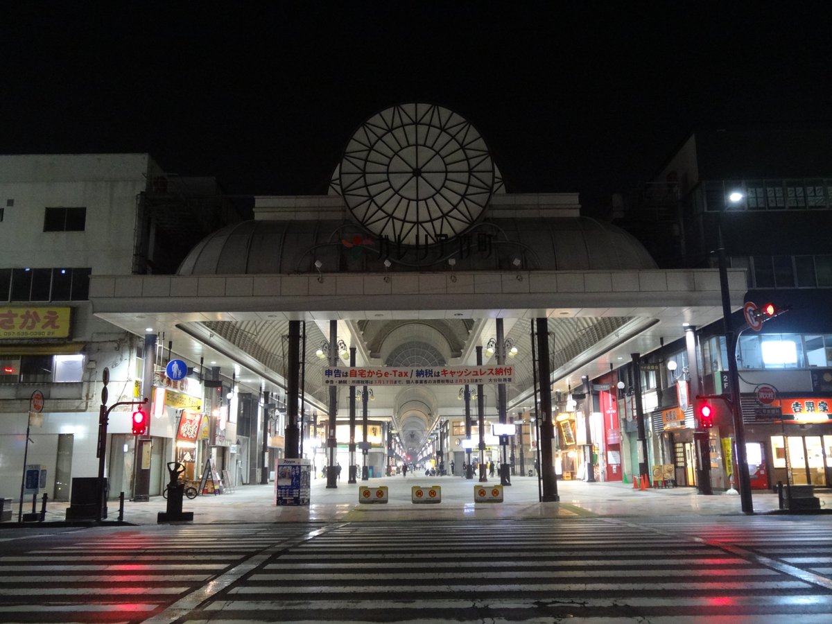 Photo by 旅小僧 2025年3月某日 大分駅からホテルまでの道
・ガレリア竹町
・ホテル併設のコンビニ。麦焼酎だらけ。翌日の朝食を買うついでに撮影。
・ホテルの展示物。ダイワロイネットホテル大分に宿泊。ダイワロイネットは、値段がリーズナブルで、清潔感があるし、部屋も広いから割と好み。22時頃チェックイン。 https://t.co/HbP9zUcCJG
