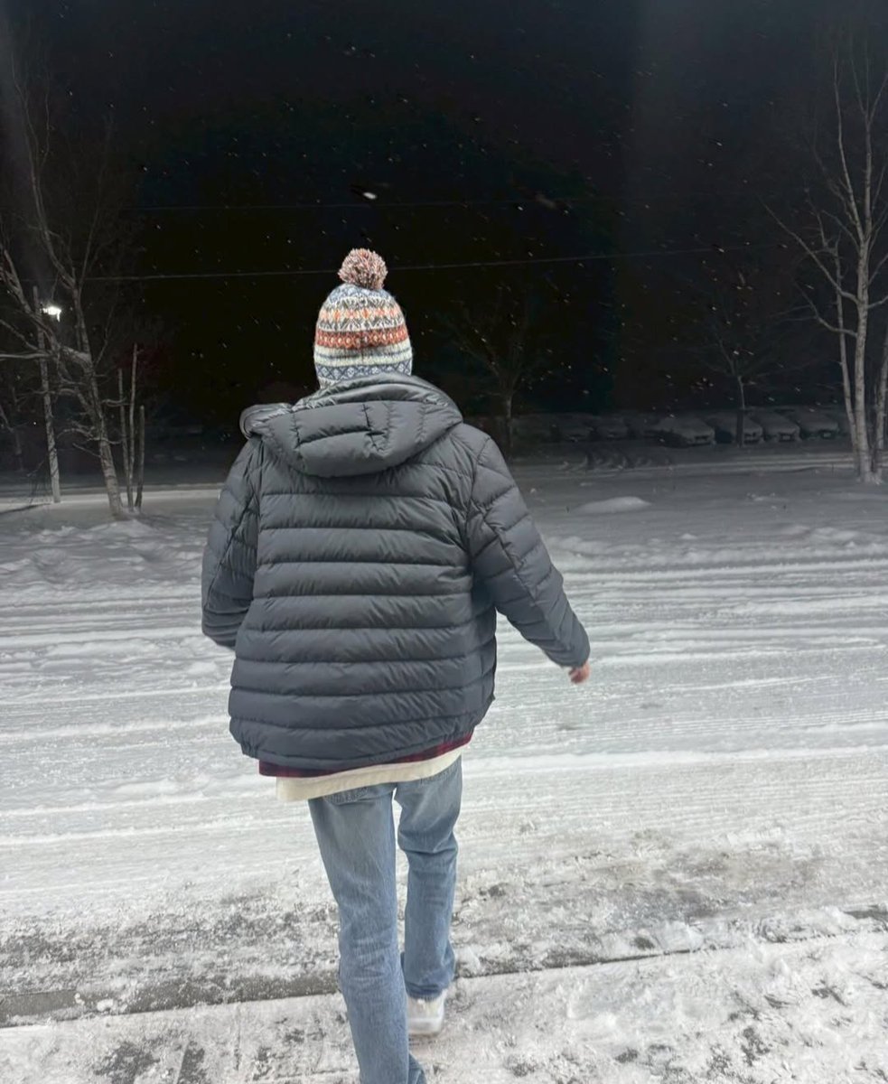 Piano6002's tweet photo. 北海道でまたユチョンに会えるなんて夢みたいなので、雪道運転がんばれました🥺❄

#ユチョン
#HMV札幌
#Fragments_of_color https://t.co/PoXFNtaYAM