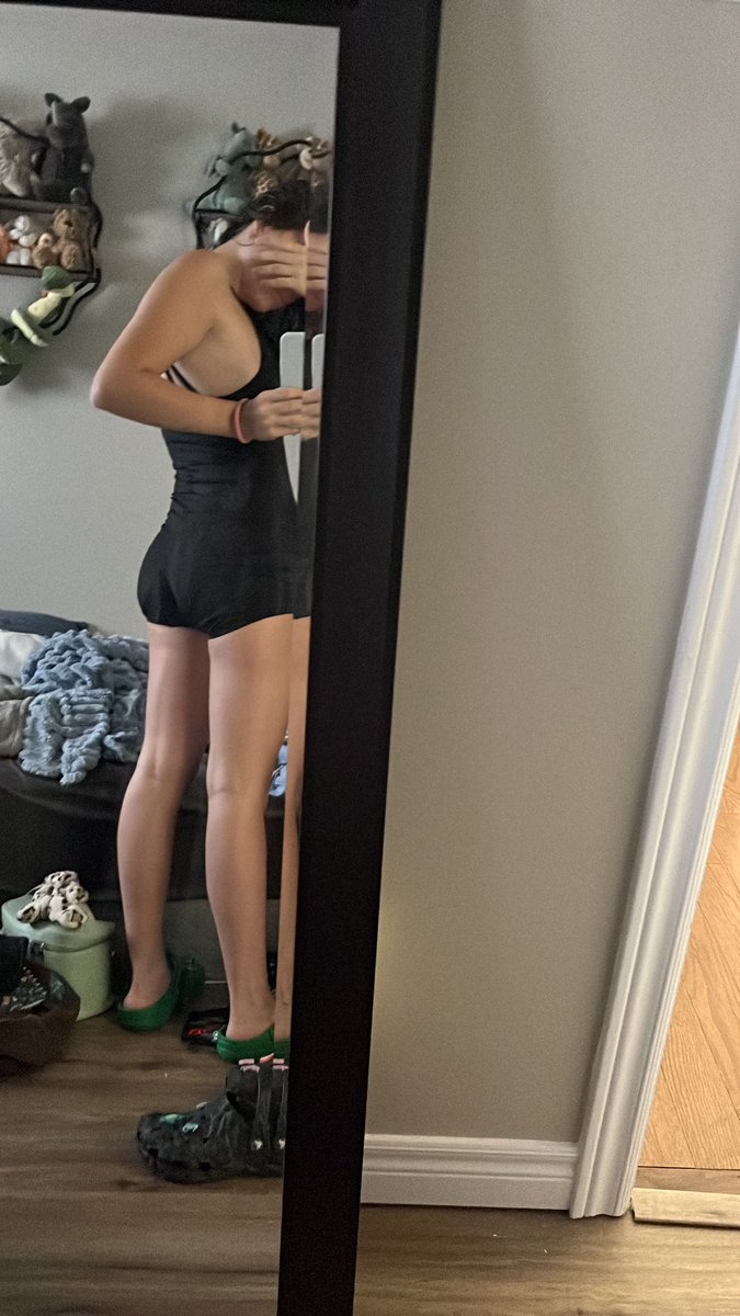 River_payme's tweet image. this body needs to be tanning on a beach