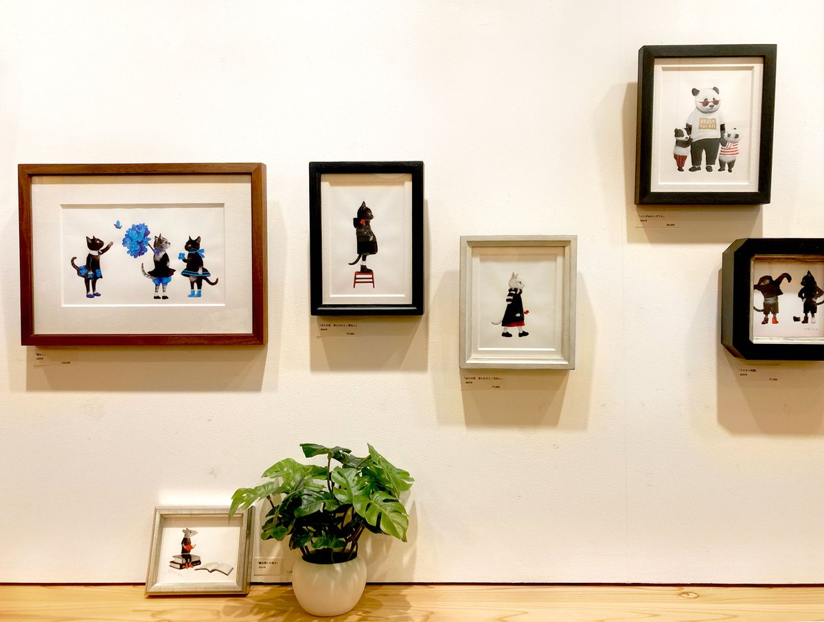 chihomakino's tweet photo. 「Love and All that」カレンダー原画展
よもぎブックス@yomogibooks やってます。

本日10日(土)15時〜18時 
こそっと在廊します。
お近くにご予定ありましたらお立ち寄りを。

冬の1日、どなたさまもあたたかくしておでかけください。

#牧野千穂 #個展 #よもぎブックス
#カレンダー2026 #nowaki https://t.co/eq51rZYKkM