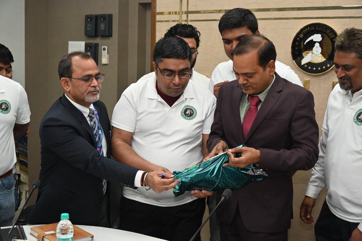 Railvickzy Official tweet media