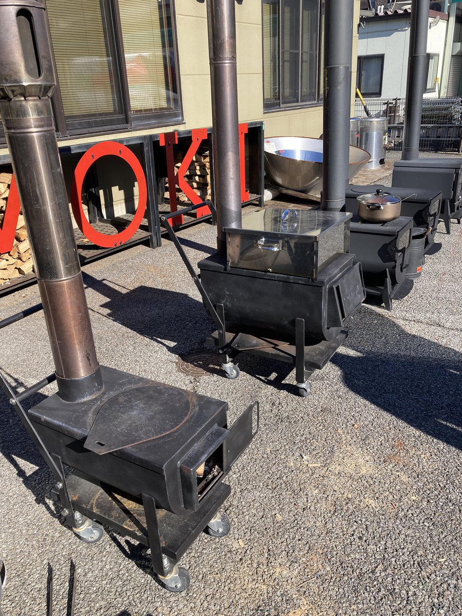 moki_ss's tweet image. 今年最初の実演会、ただいま開催中！
薪ストーブで外も中もぽかぽかです。
16時までお待ちしております😄✨
 #モキ製作所  #薪ストーブ  #ぽかぽか