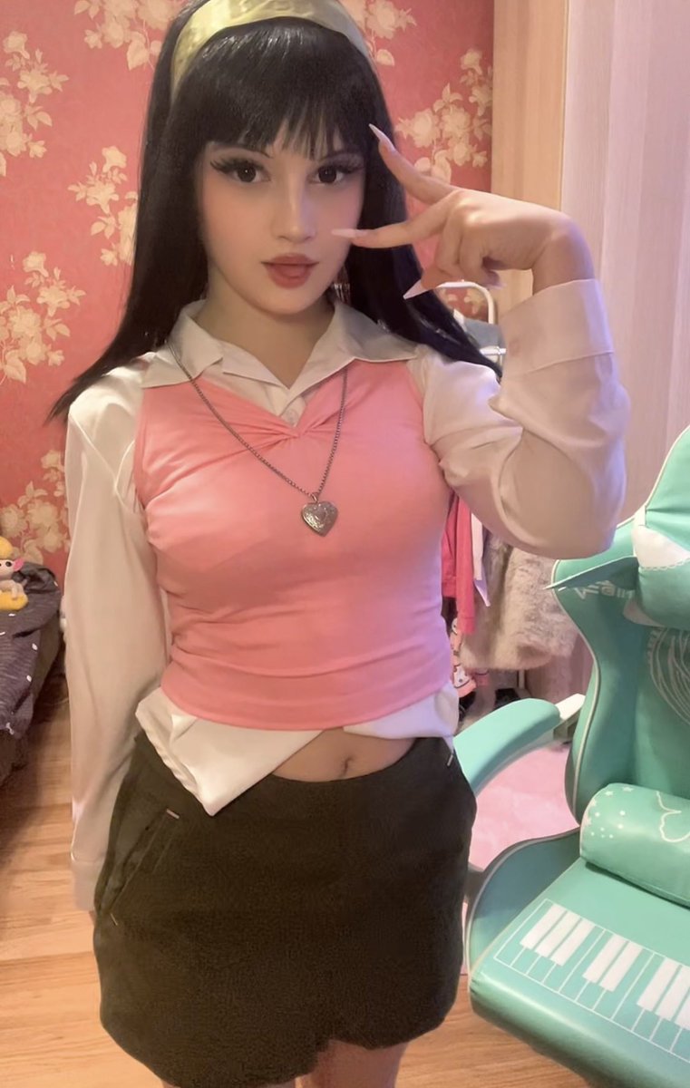 Mermonova's tweet image. 5 season hasn’t released yet, but #dctwt