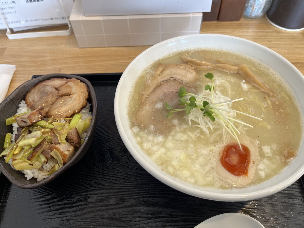 renren286's tweet photo. ラーメン初めを果たした(･ω･) https://t.co/MYEYiuopfz