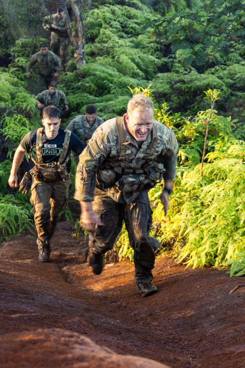 25thID's tweet photo. Leadership is a contact sport.
"The Green Mile" tested the physical and mental toughness of the I Corps leaders, pushing them to work together and lead from the front.
This is the "Athlete" in the "Be READY" framework.
#LeaderDevelopment #BeReady #FirstCorps #TropicLightning https://t.co/BiZJdOVRWv