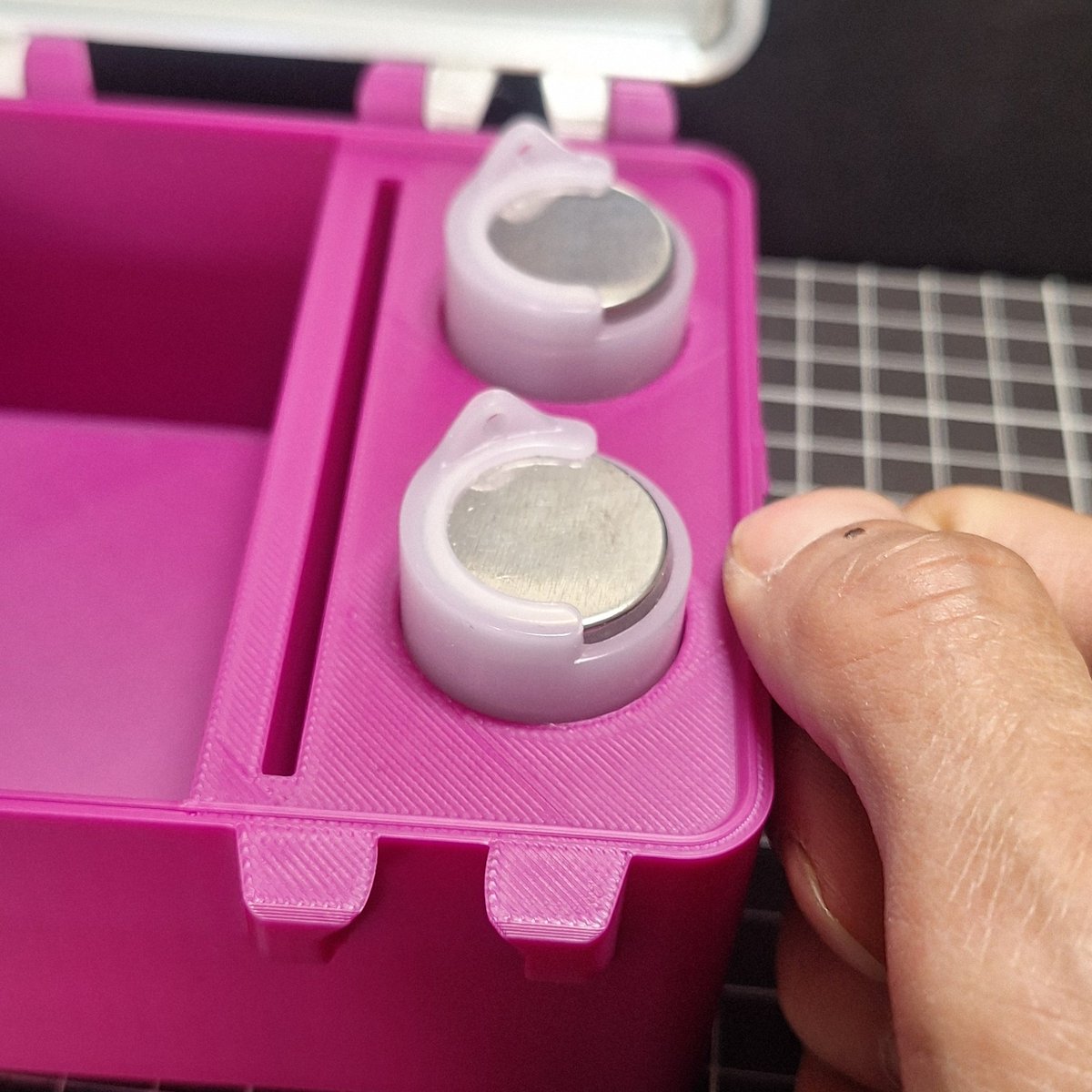 KMC-02 を使用してくれてる方に補足🙏 コインケースはこのような向きで入れておくと親指でスライドしながらコインを取ると取りやすいです🙆  試してみてください🙇