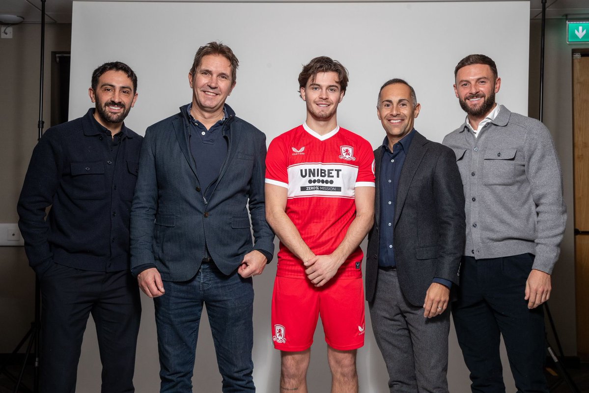 🔴⚪️✍🏼 Leo Castledine takes his first photo as new Middlesbrough player as he joined from Chelsea on permanent deal. Here Castledine with his...