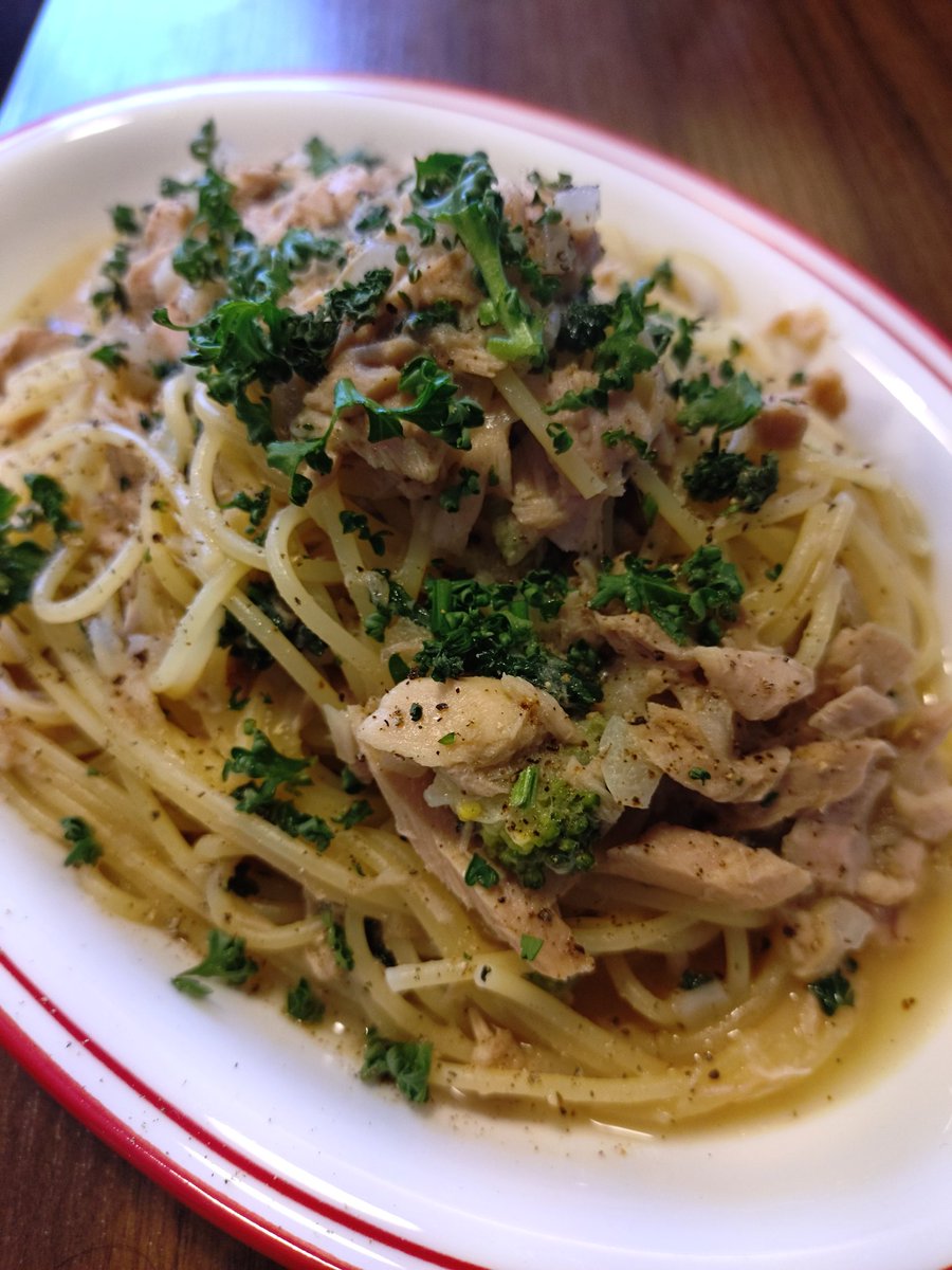 nm0001's tweet image. Garlic Oil Pasta with Tuna and Onion. Good Morning!
ツナ缶とタマネギで朝パスタ
#pasta #パスタ #breakfast #朝食 #朝パスタ