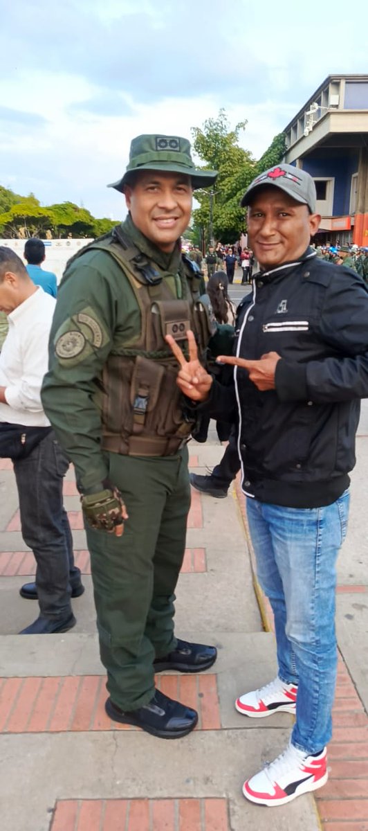 Estamos en la calle.!
El que entendio, entendio.!