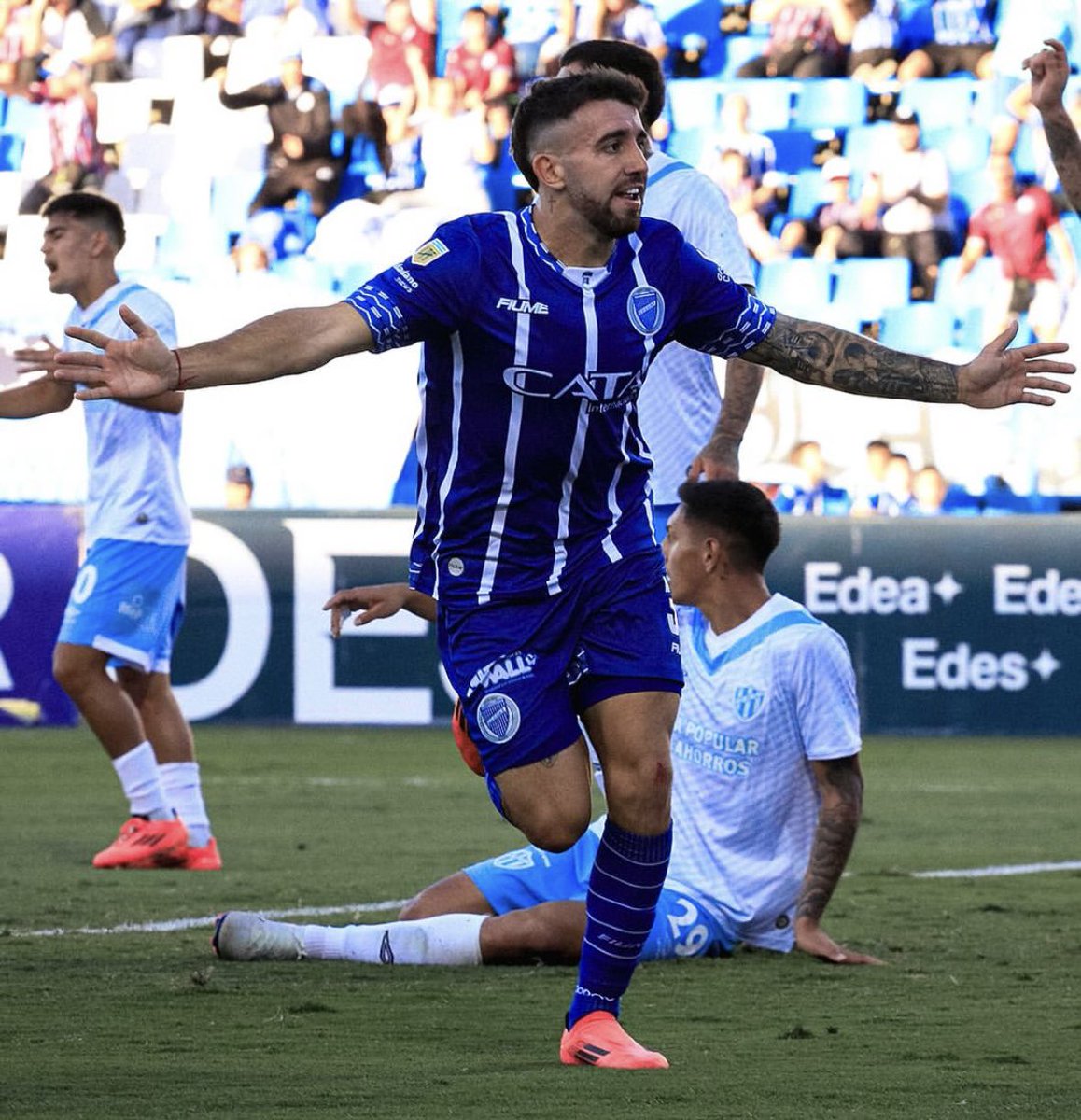 GELPTODALAVIDA's tweet image. #GELP ✅ Confirmado el delantero 🇦🇷 de 28 años Agustin Auzmendi es nuevo jugador del 🐺. Llega a Gimnasia a préstamo por 1 año con opción de compra. La negociación fue complicada pero las ganas del jugador fueron clave para que se de su llegada.