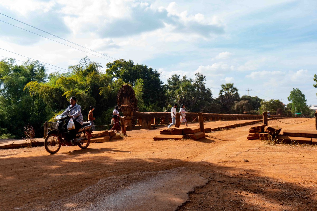 reggie8z's tweet photo. Kampong Kdei Bridge, a Bayon-style corbelled stone-arch bridge from the Angkorian period, is located in Chi Kreng District, Siem Reap Province, approximately 60 kilometres east of Siem Reap city. (Jan 6.2026)
© PhotoX https://t.co/bFx8mupnMd